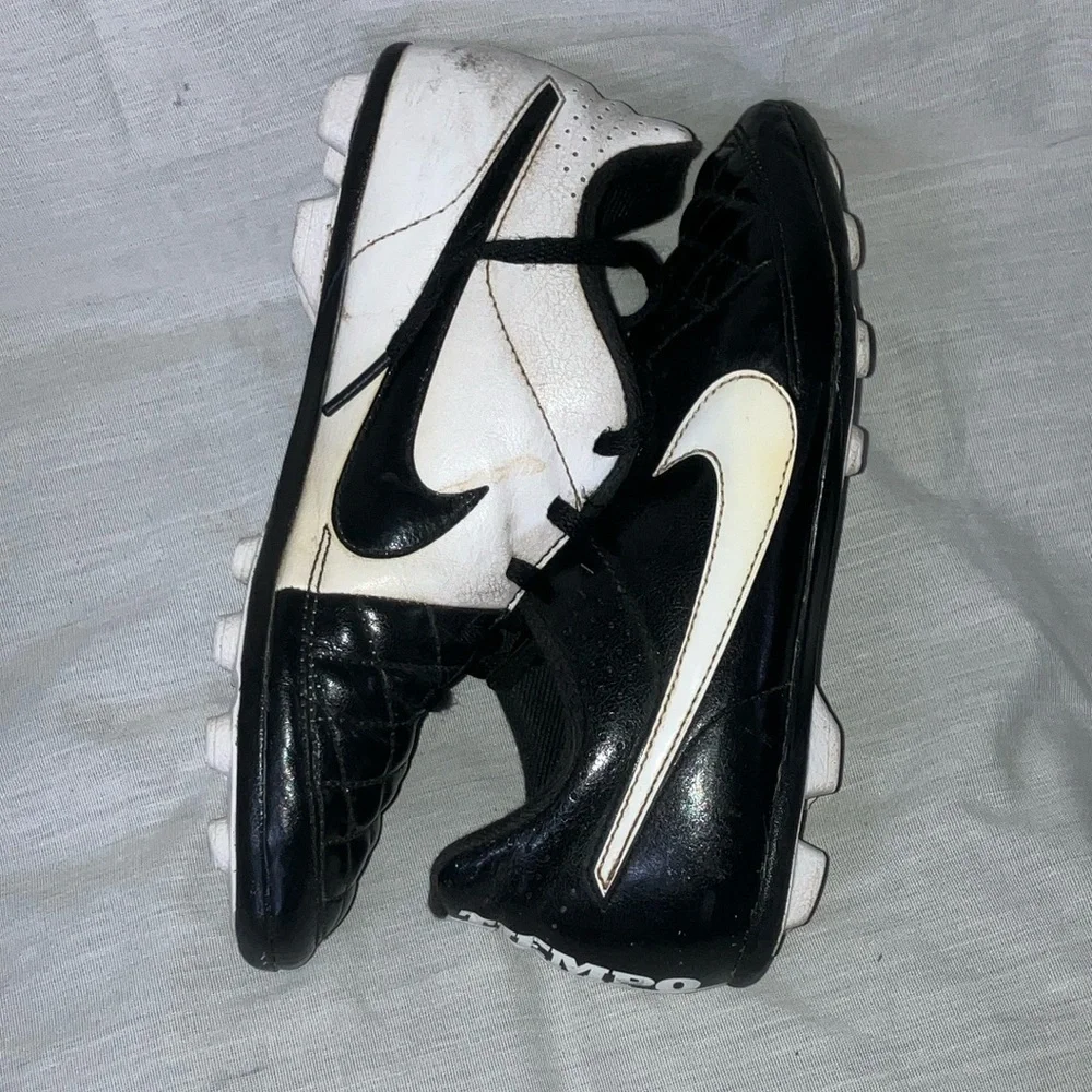 Nike boys/ girls Tiempo soccer shoes / Cleats - some STAINS but good condition - Picture 12 of 16